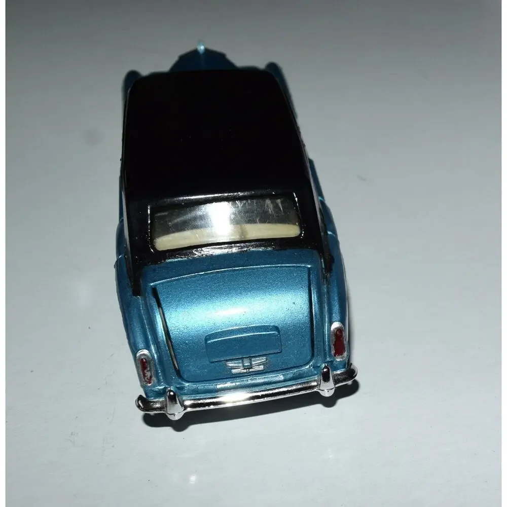 Vintage Dinky #152 Rolls Royce Phantom V Car Blue w/ Chauffeur Driver Limousine